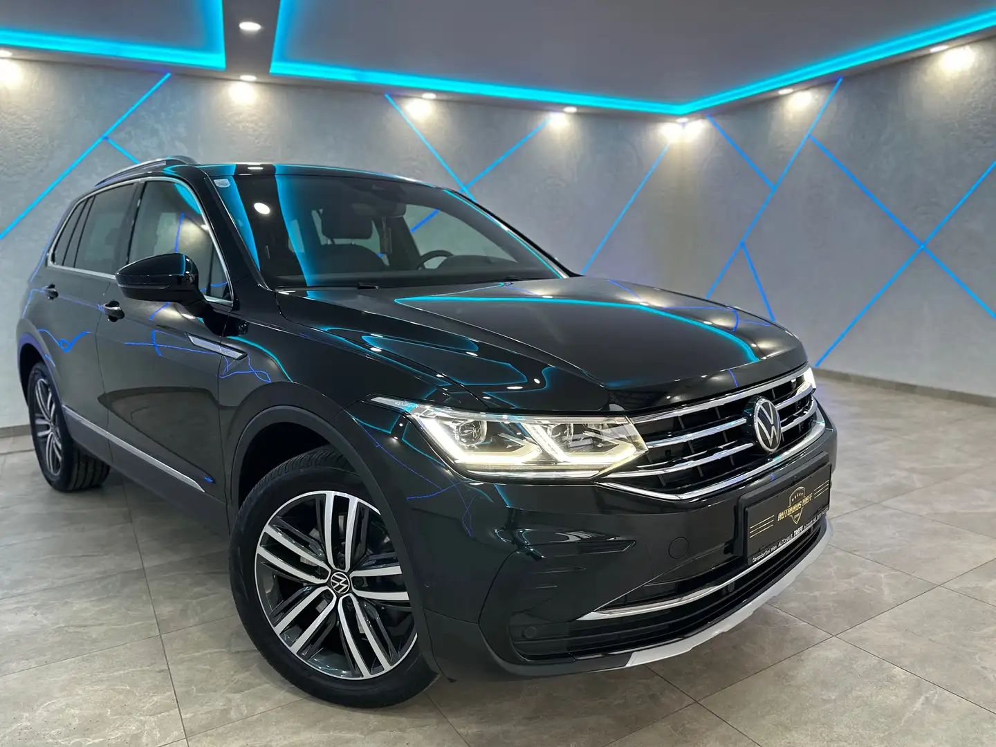 Volkswagen Tiguan 2,0 TDI 4Motion Elegance DSG*HEAD-UP*MATRIX*STDHZ* Schwarz - 2