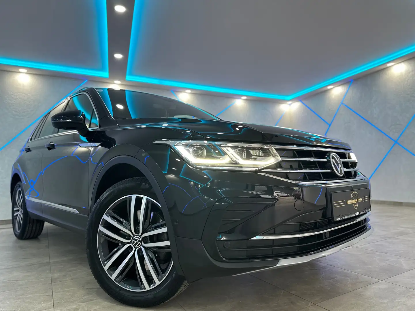 Volkswagen Tiguan 2,0 TDI 4Motion Elegance DSG*HEAD-UP*MATRIX*STDHZ* Schwarz - 1