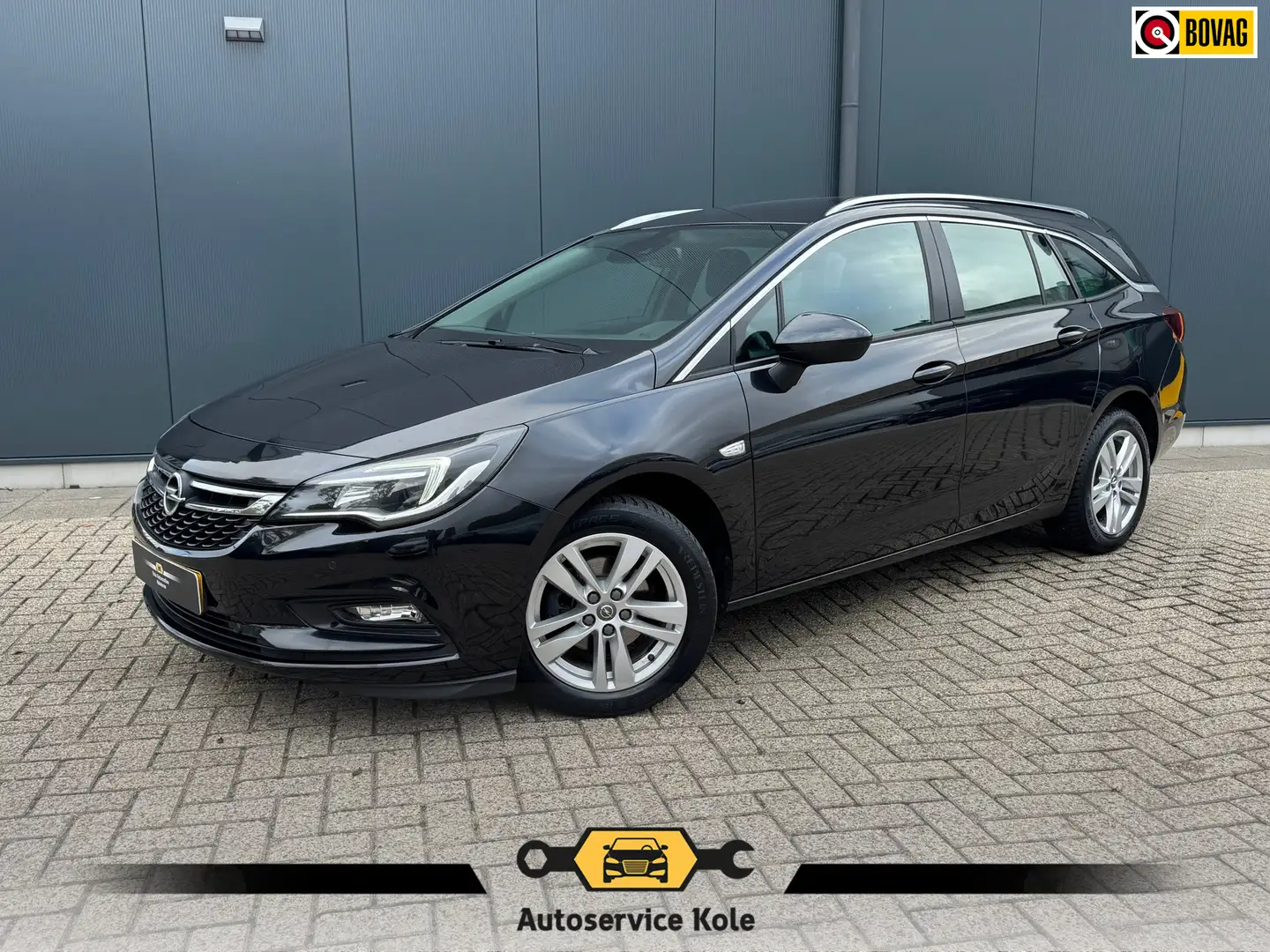 Opel Astra Sports Tourer 1.0 Business+ * Navigatie * Comforts Schwarz - 1