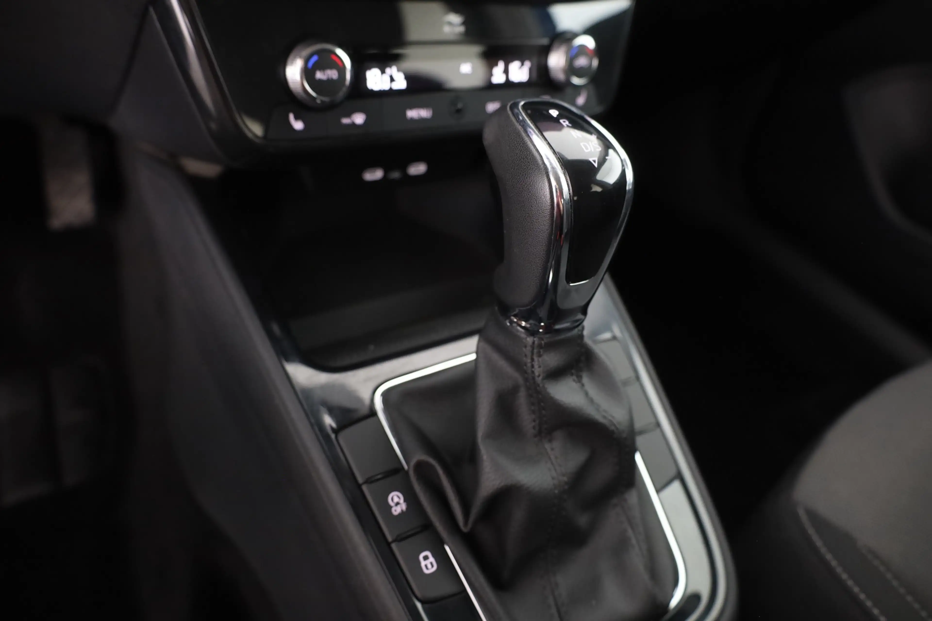 Skoda Fabia 1.0 TSI DSG LED Navi SmartLink ACC DAB — photo 13