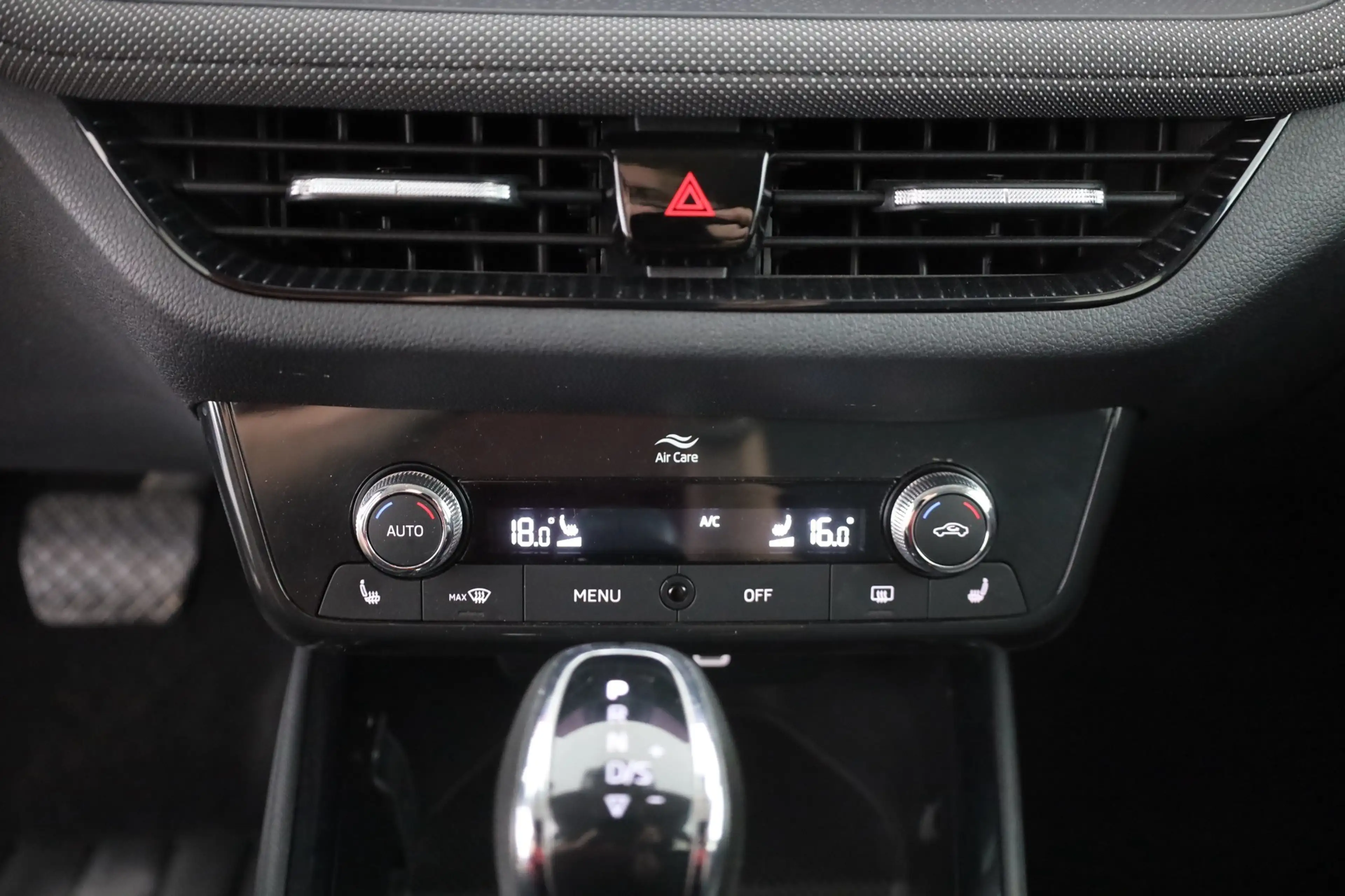 Skoda Fabia 1.0 TSI DSG LED Navi SmartLink ACC DAB — photo 12