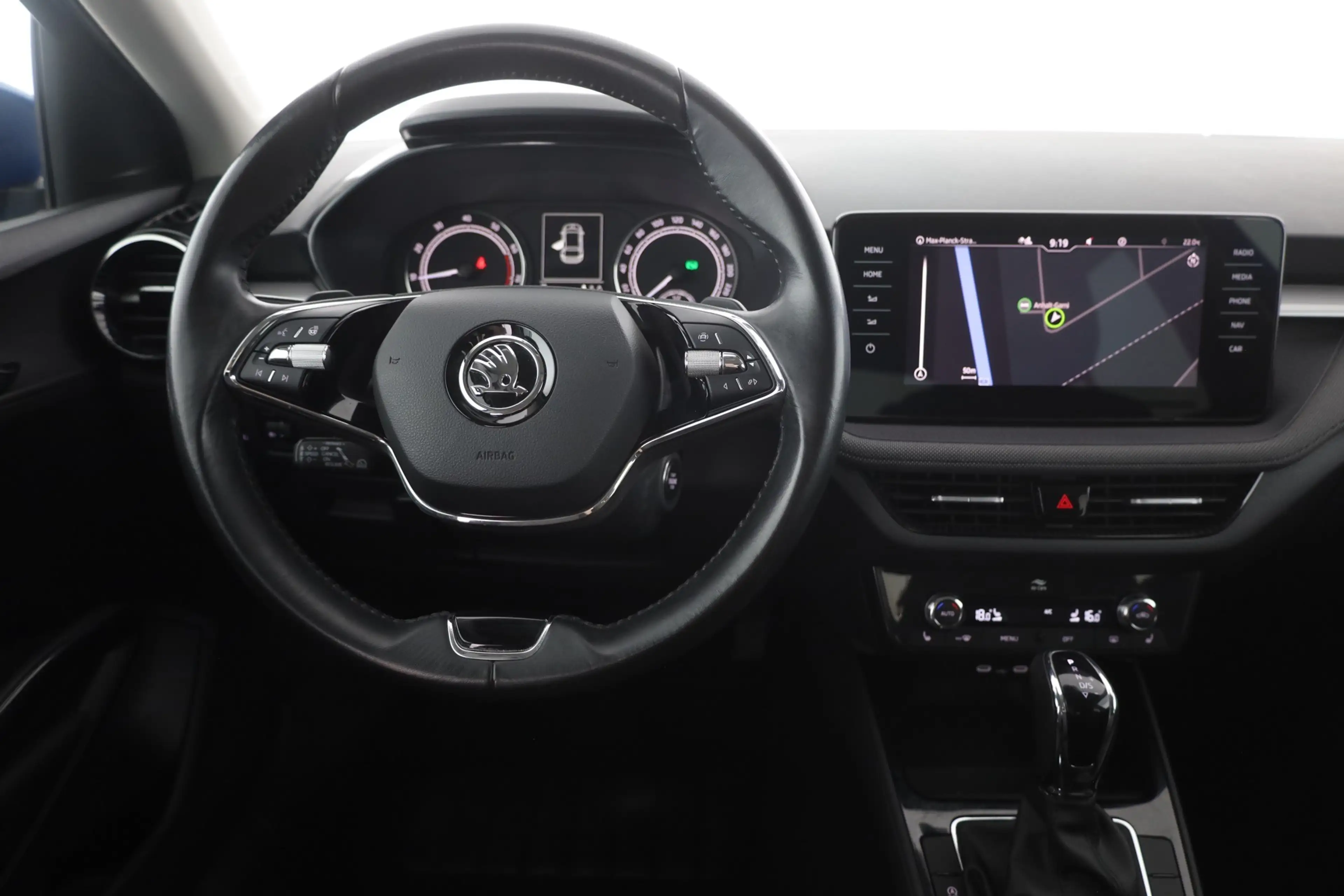 Skoda Fabia 1.0 TSI DSG LED Navi SmartLink ACC DAB — photo 10