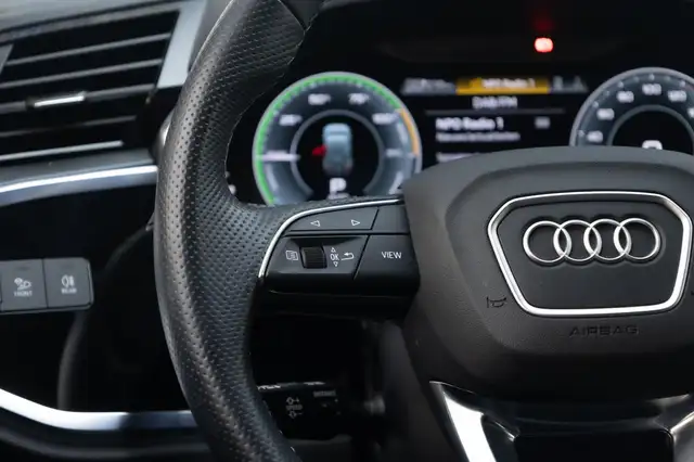 Audi Q3 view 11