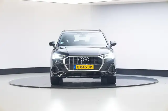 Audi Q3 view 20
