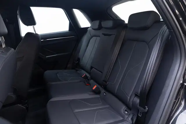 Audi Q3 view 6