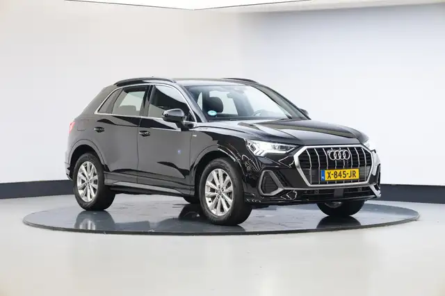 Audi Q3 main image