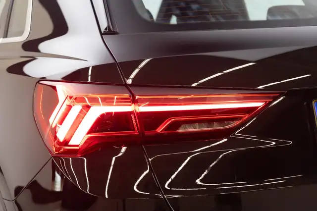 Audi Q3 view 18