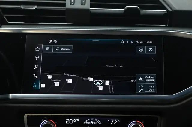 Audi Q3 view 14