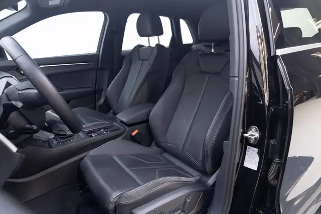 Audi Q3 view 4