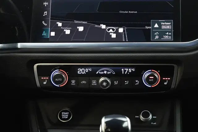 Audi Q3 view 16