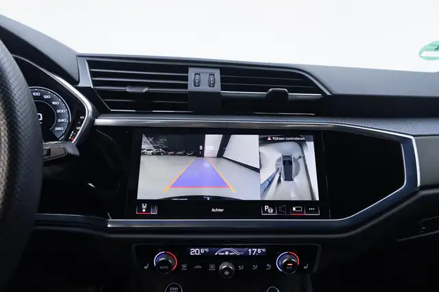 Audi Q3 view 15