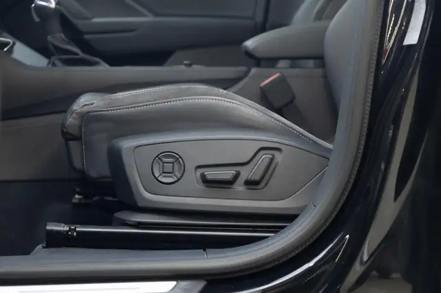 Audi Q3 view 5