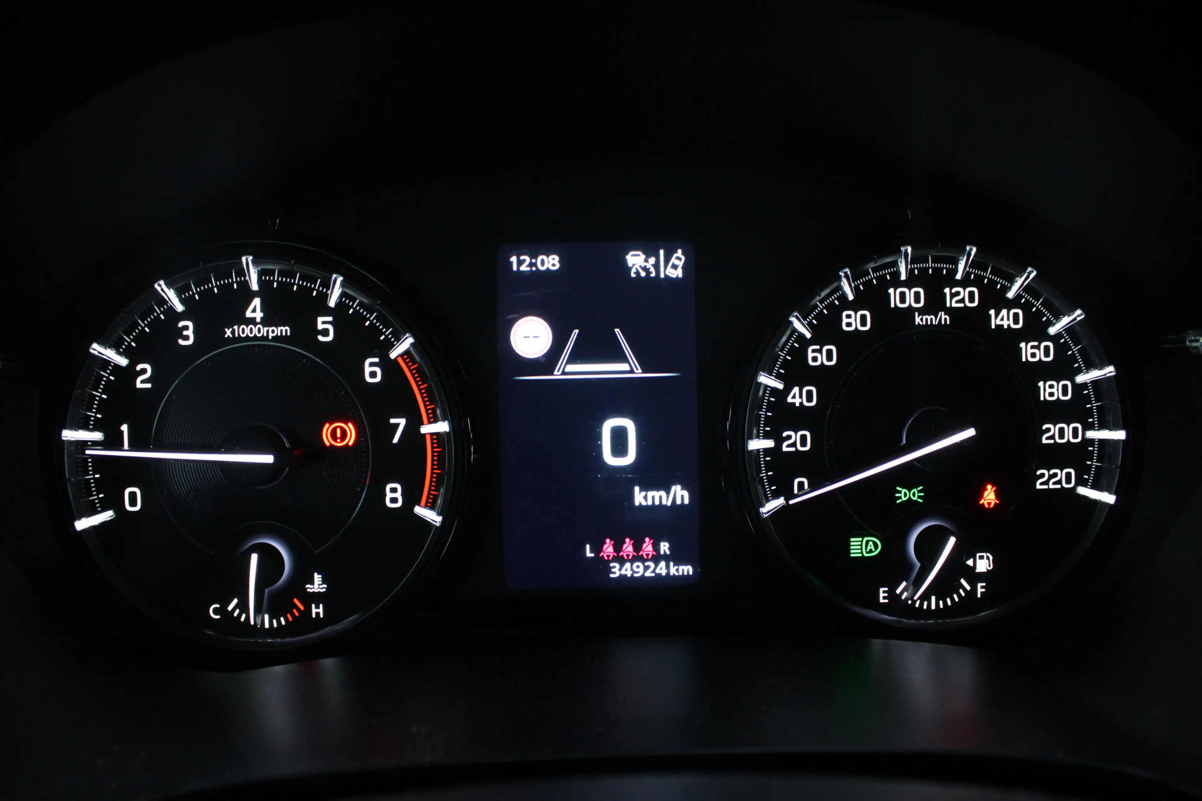 Suzuki Vitara 1.4 Boosterjet Style Smart Hybrid Allseason banden — photo 14