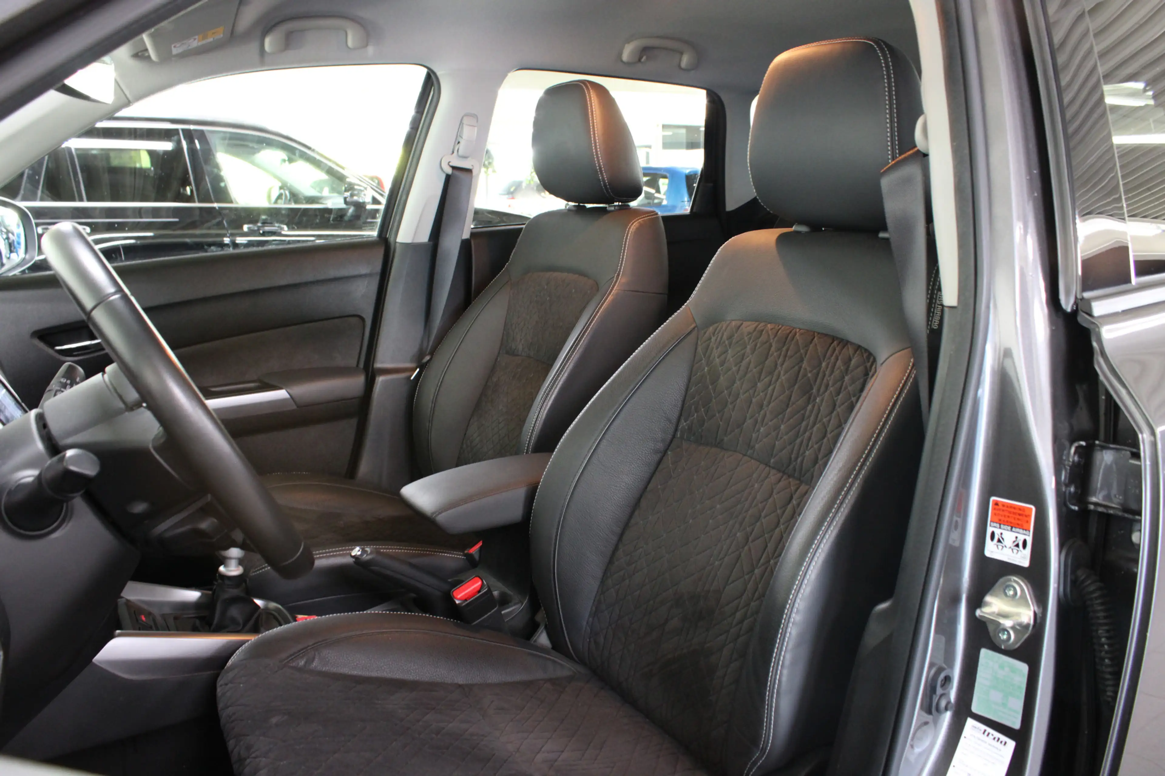 Suzuki Vitara 1.4 Boosterjet Style Smart Hybrid Allseason banden — photo 5
