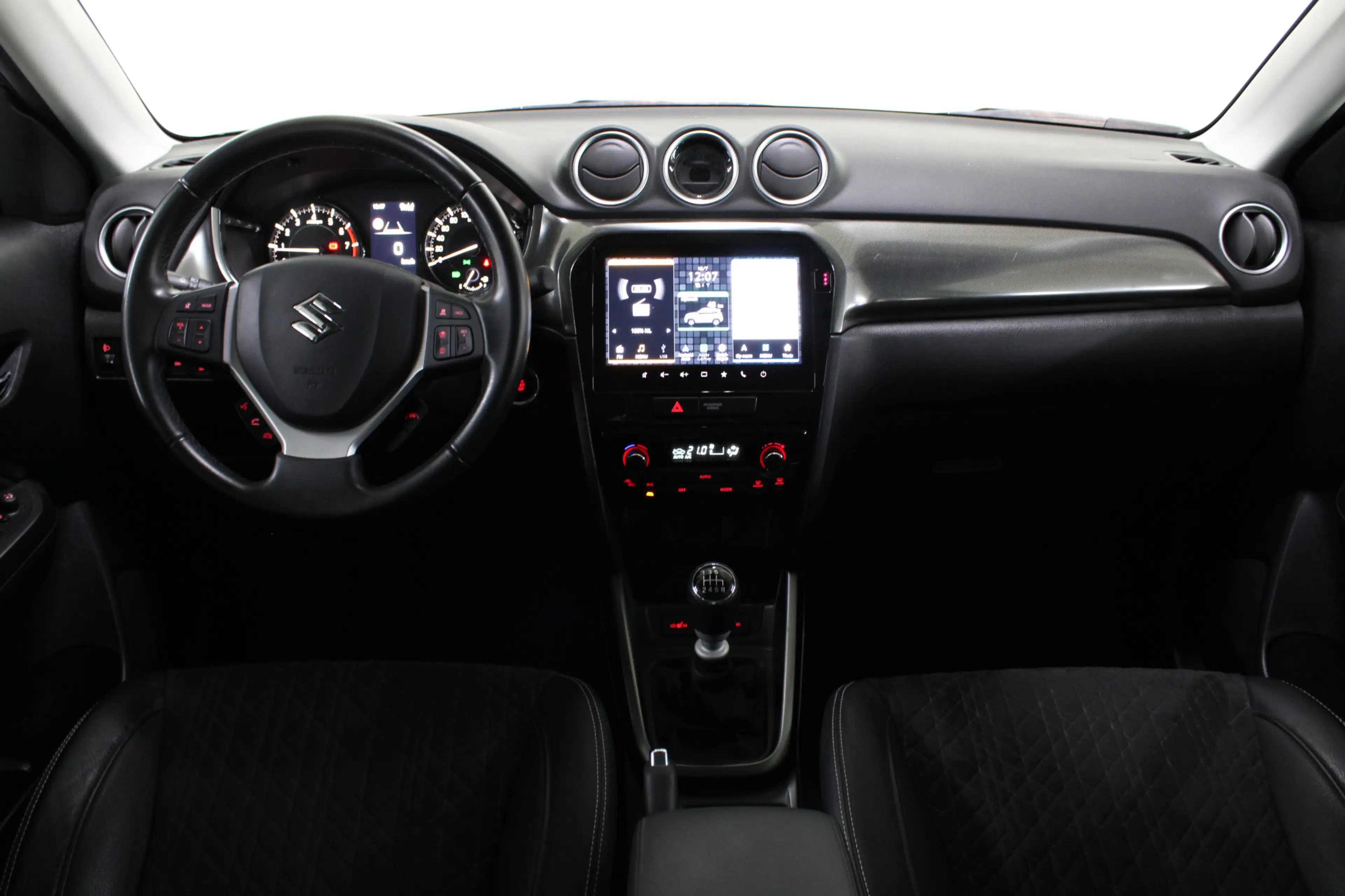 Suzuki Vitara 1.4 Boosterjet Style Smart Hybrid Allseason banden — photo 9