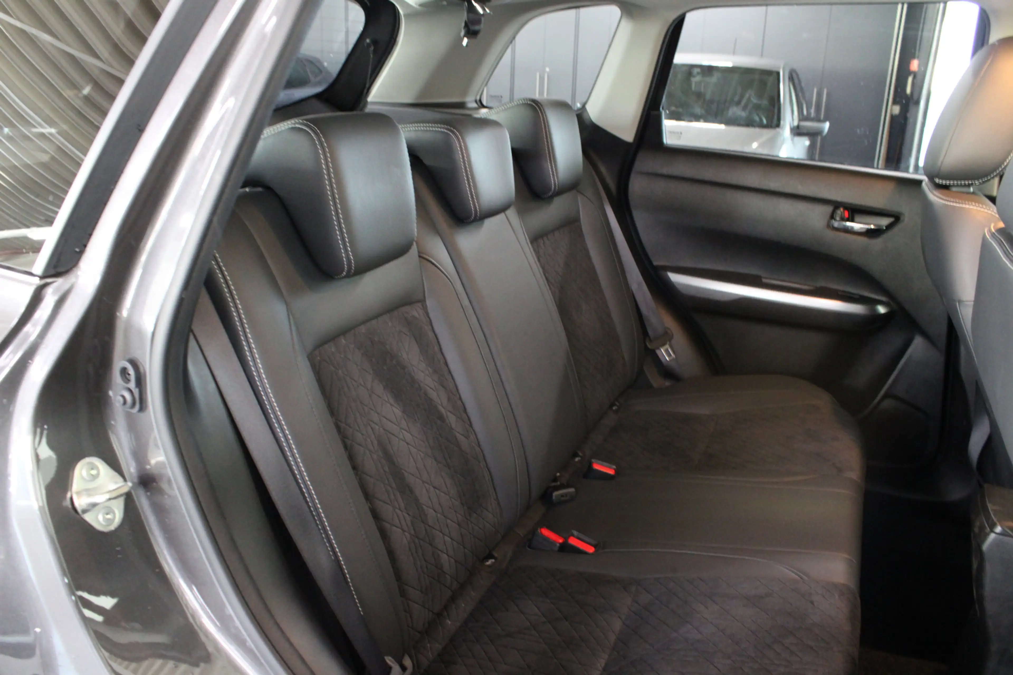 Suzuki Vitara 1.4 Boosterjet Style Smart Hybrid Allseason banden — photo 7