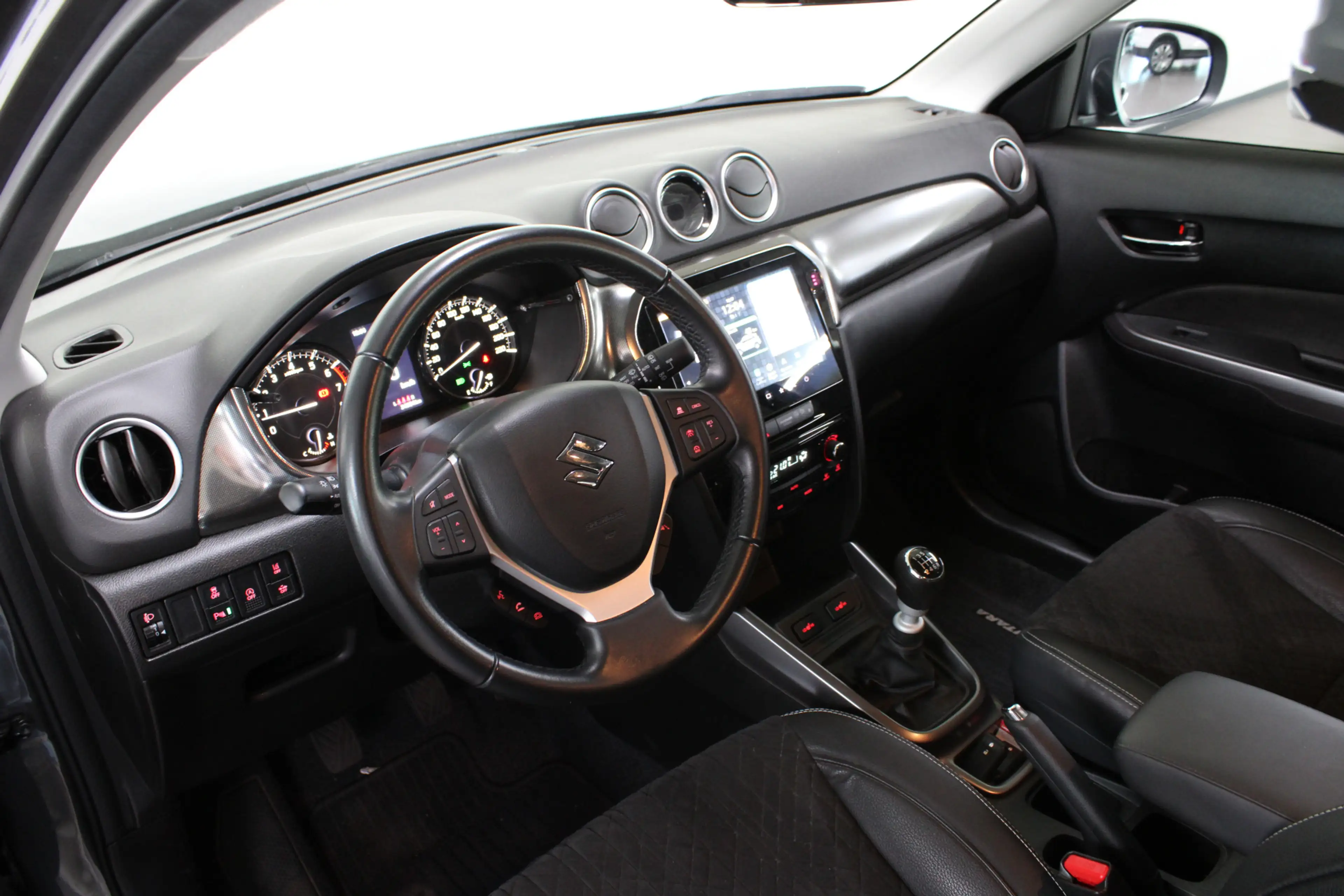 Suzuki Vitara 1.4 Boosterjet Style Smart Hybrid Allseason banden — photo 8