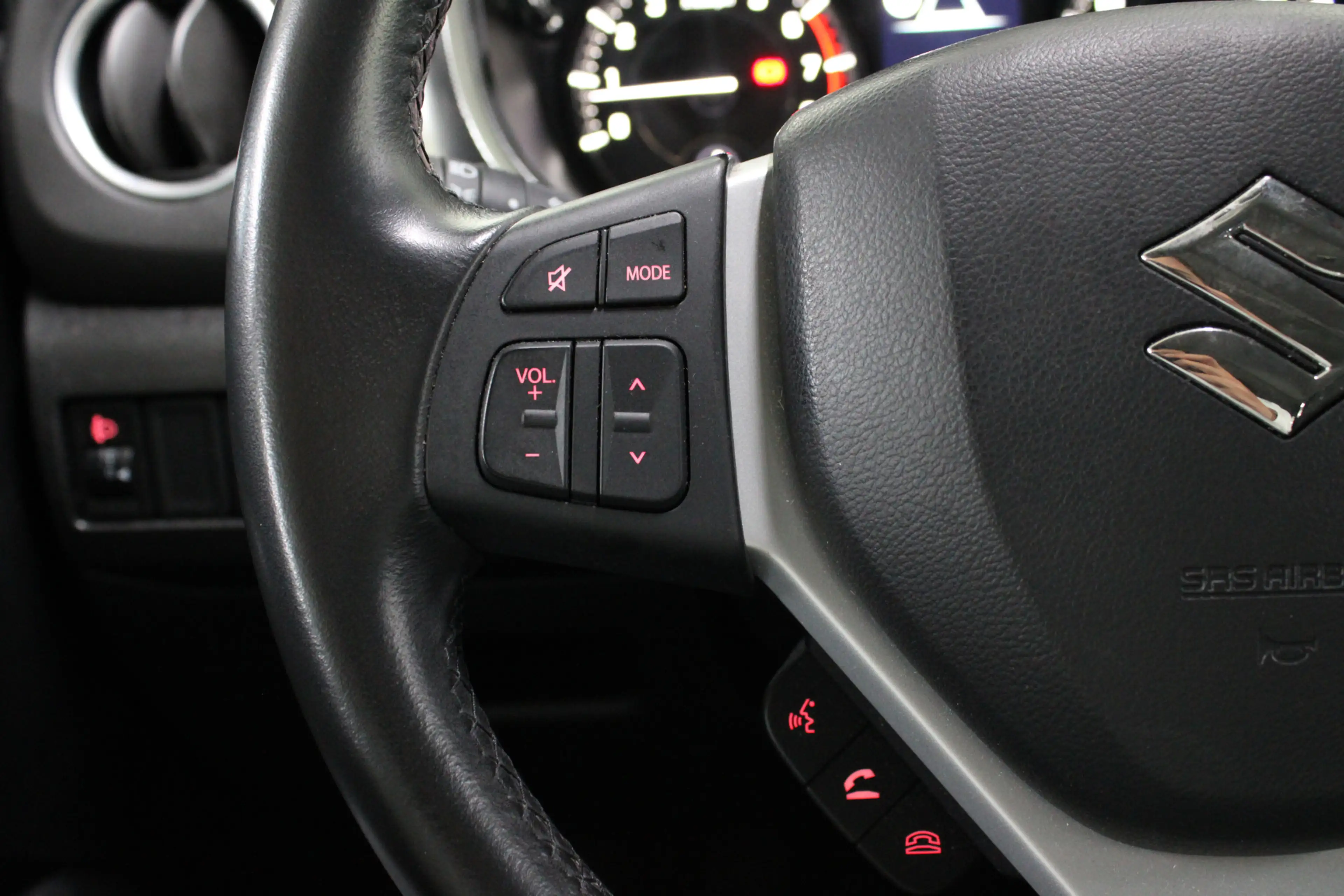 Suzuki Vitara 1.4 Boosterjet Style Smart Hybrid Allseason banden — photo 12
