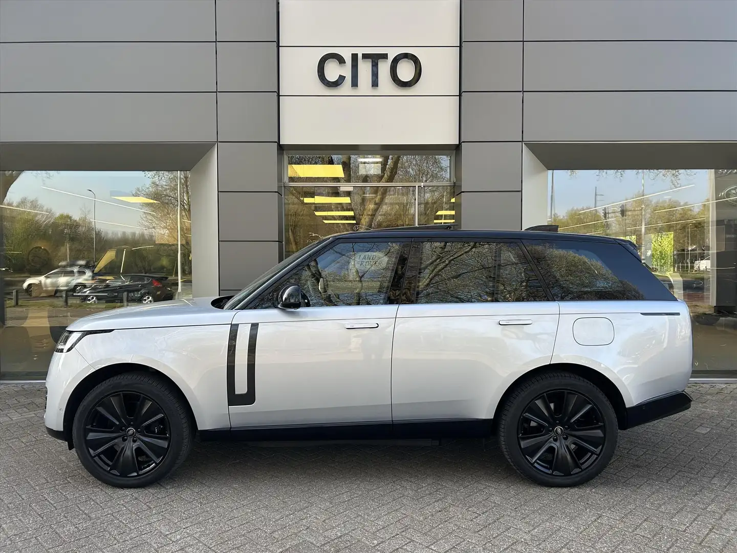 Land Rover Range Rover P550e 550pk PHEV AWD AUT SWB HSE Grigio - 2