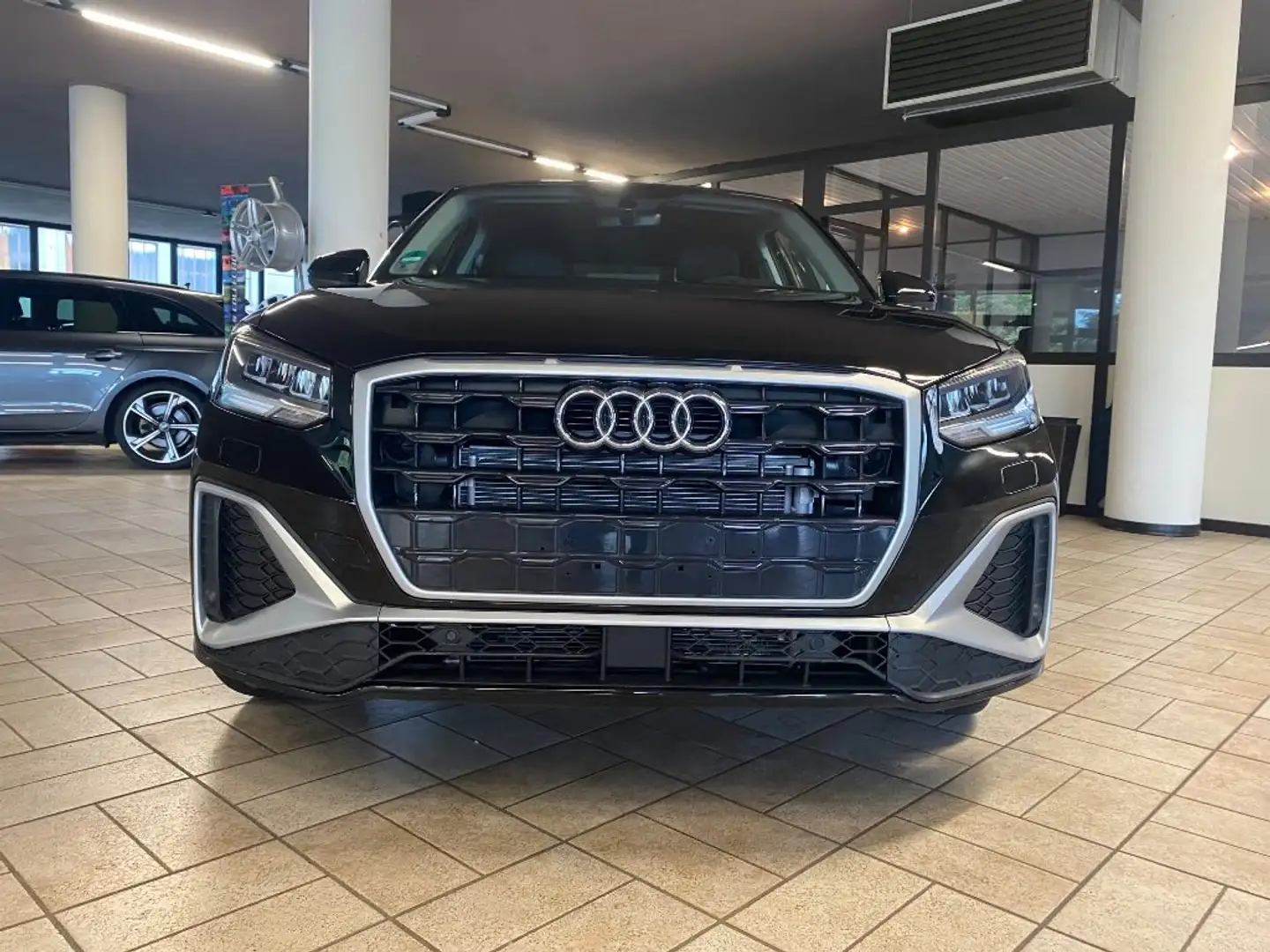Audi Q2 35 TFSI S line Edition Schwarz - 1