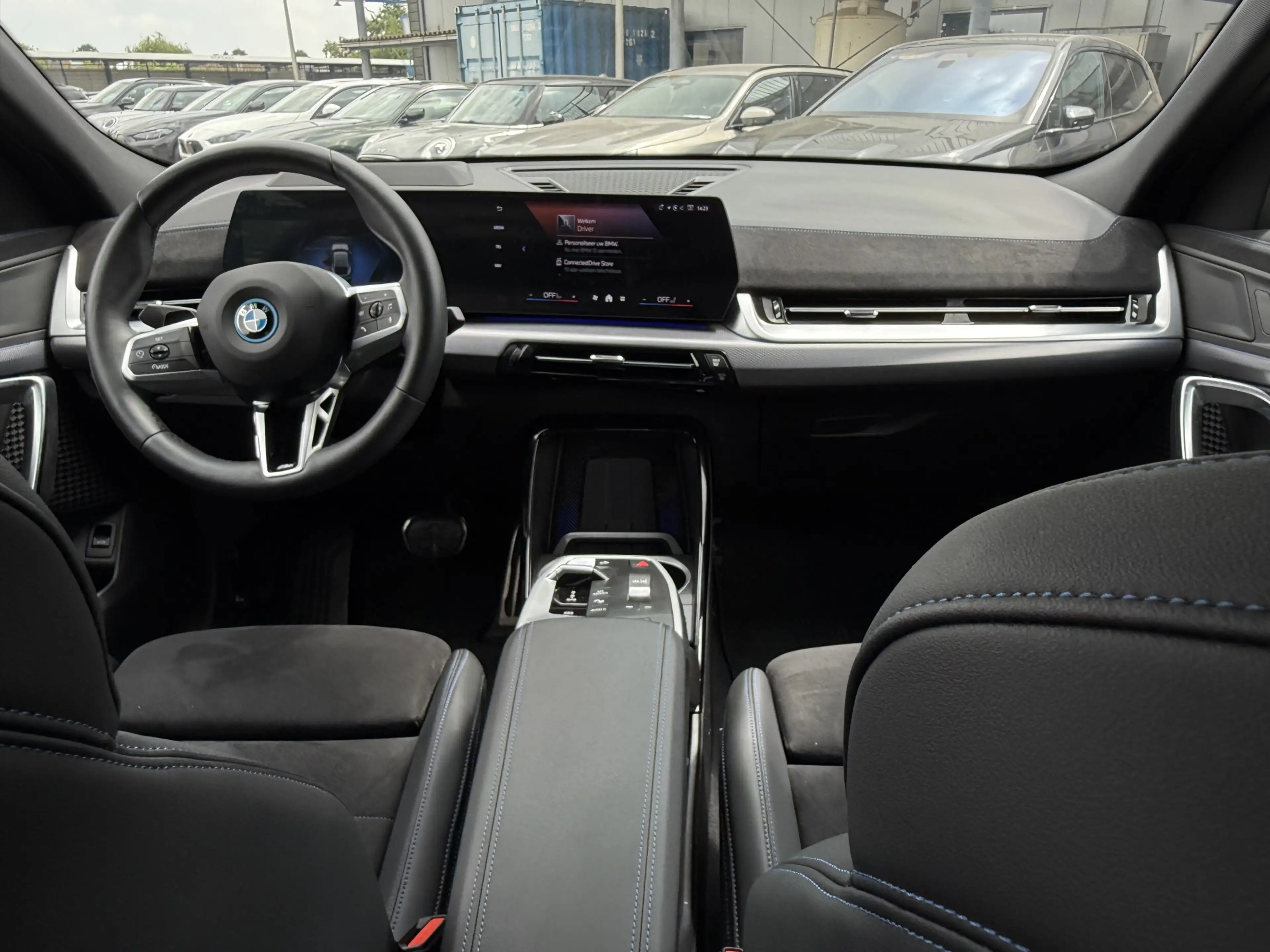 BMW iX2 xDrive30 | M-Sport | 20'' | Driv. Ass. Plus | Head — photo 12