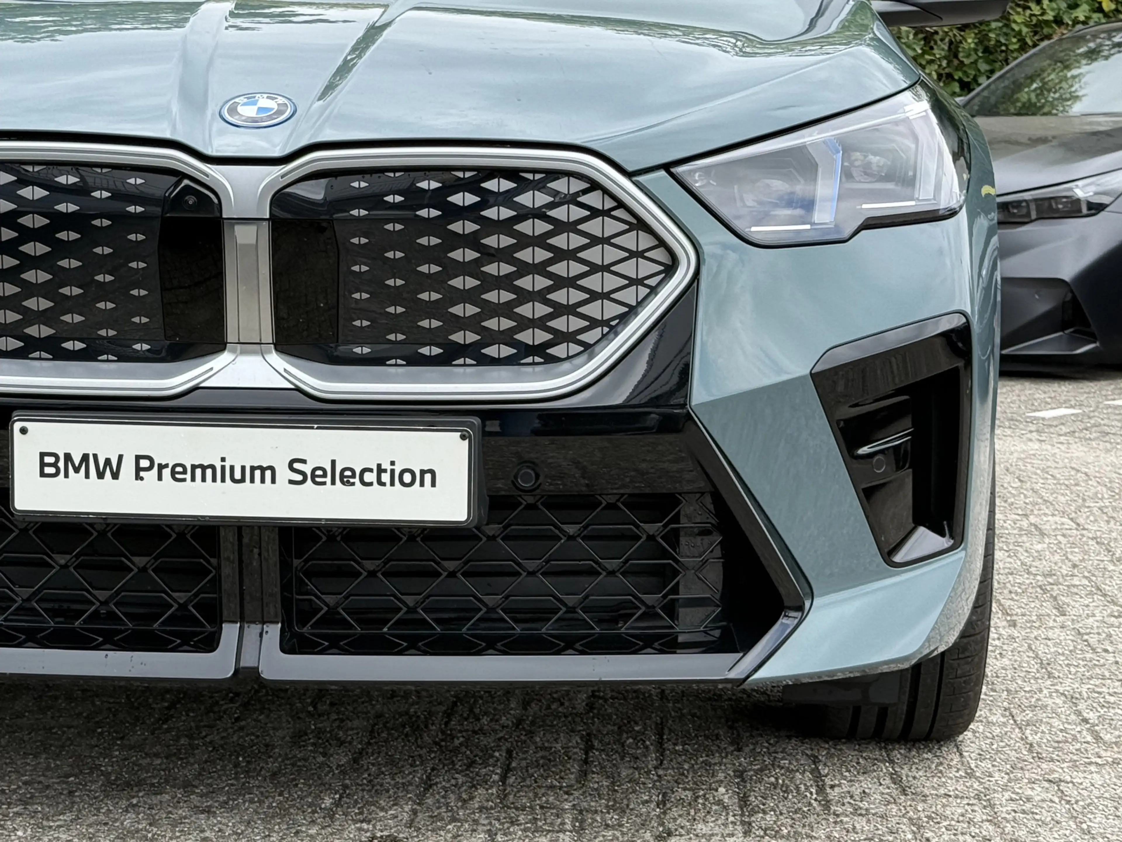BMW iX2 xDrive30 | M-Sport | 20'' | Driv. Ass. Plus | Head — photo 5