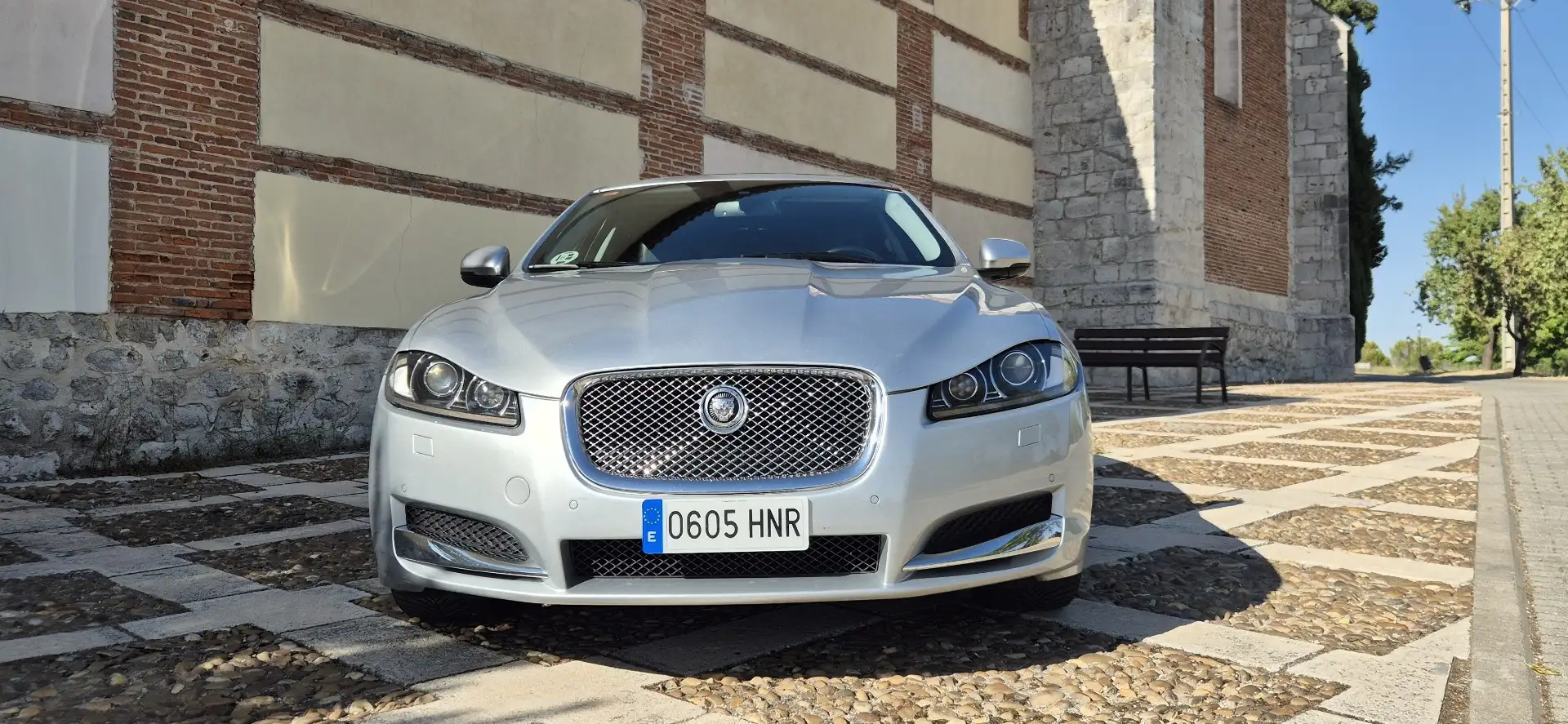 Jaguar XF 2.2 Diesel Premium Luxury Aut. Gris - 1