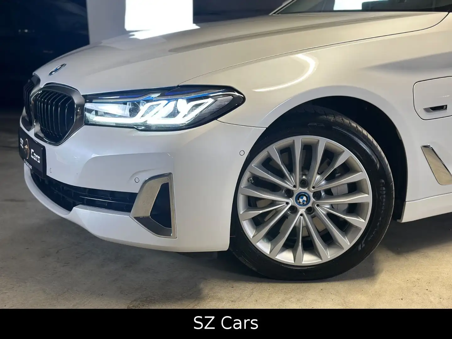 BMW 530 e Touring xDrive Luxury Line*LASER*HEAD-UP* Weiß - 2