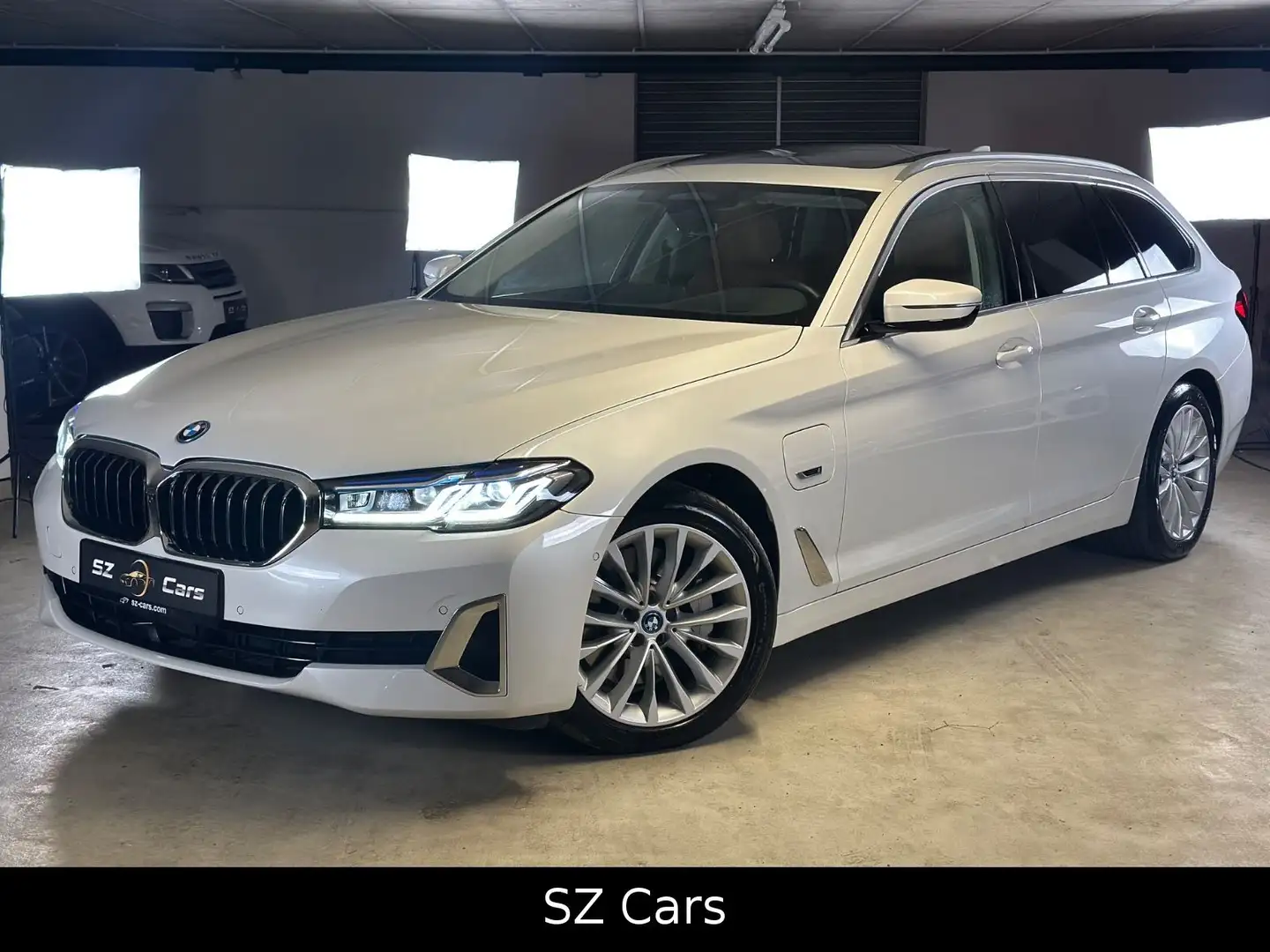 BMW 530 e Touring xDrive Luxury Line*LASER*HEAD-UP* Weiß - 1