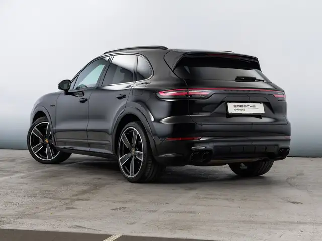 Porsche Cayenne view 3