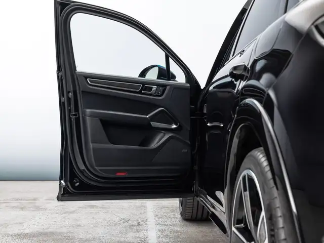 Porsche Cayenne view 10