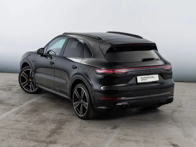 Porsche Cayenne view 4