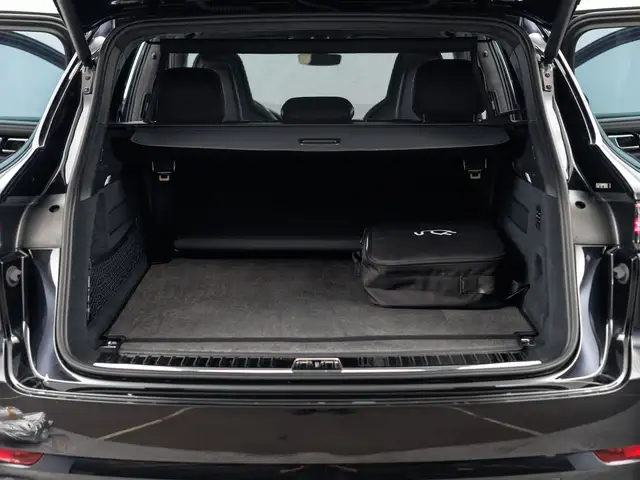 Porsche Cayenne view 12