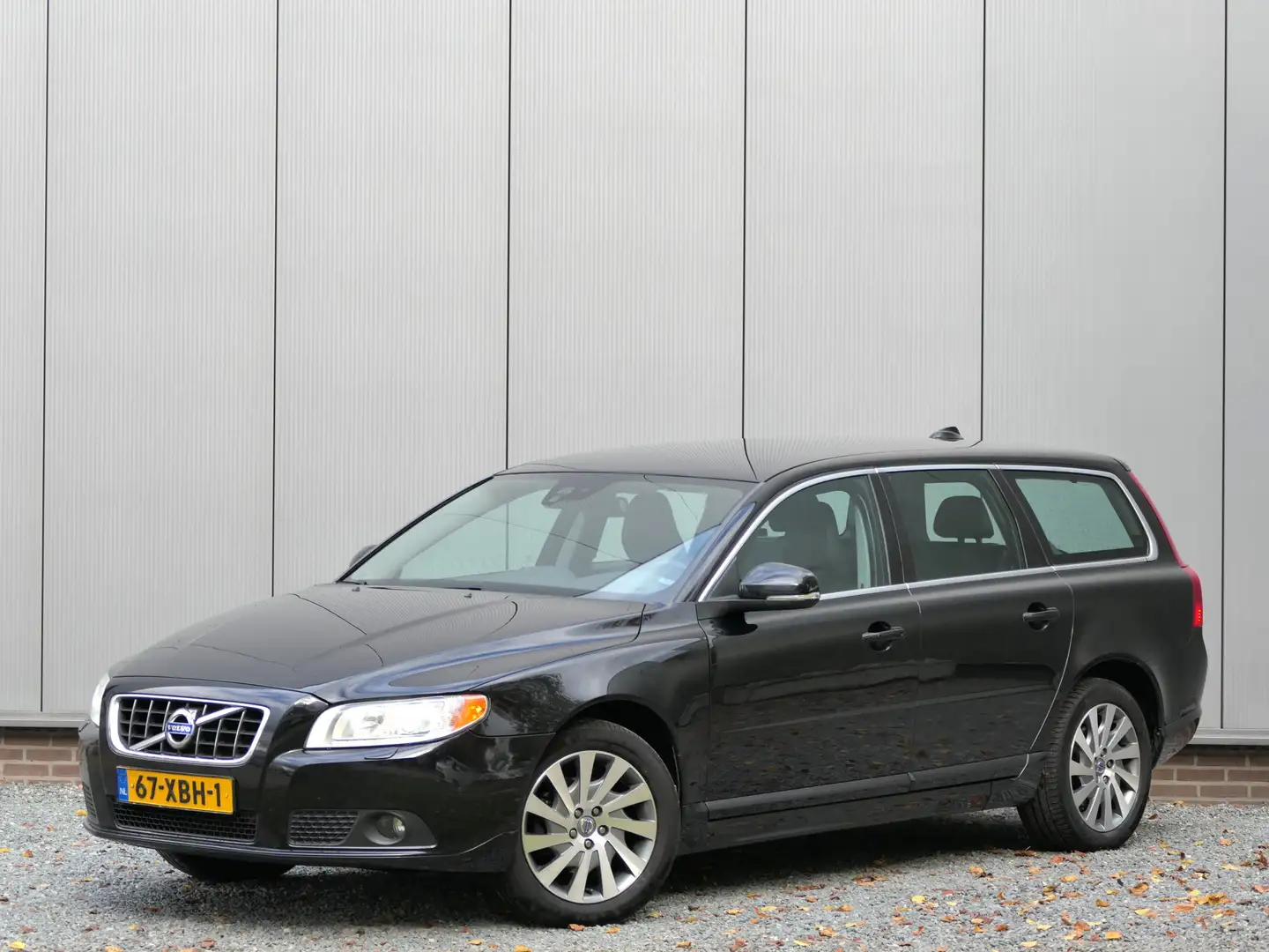 Volvo V70 1.6 T4 Limited Edition Leer / Navigatie / Afneemba Negro - 1