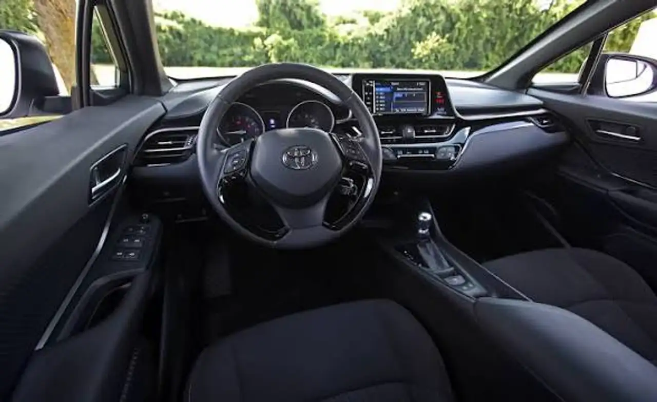 Toyota C-HR photo Toyota C-HR