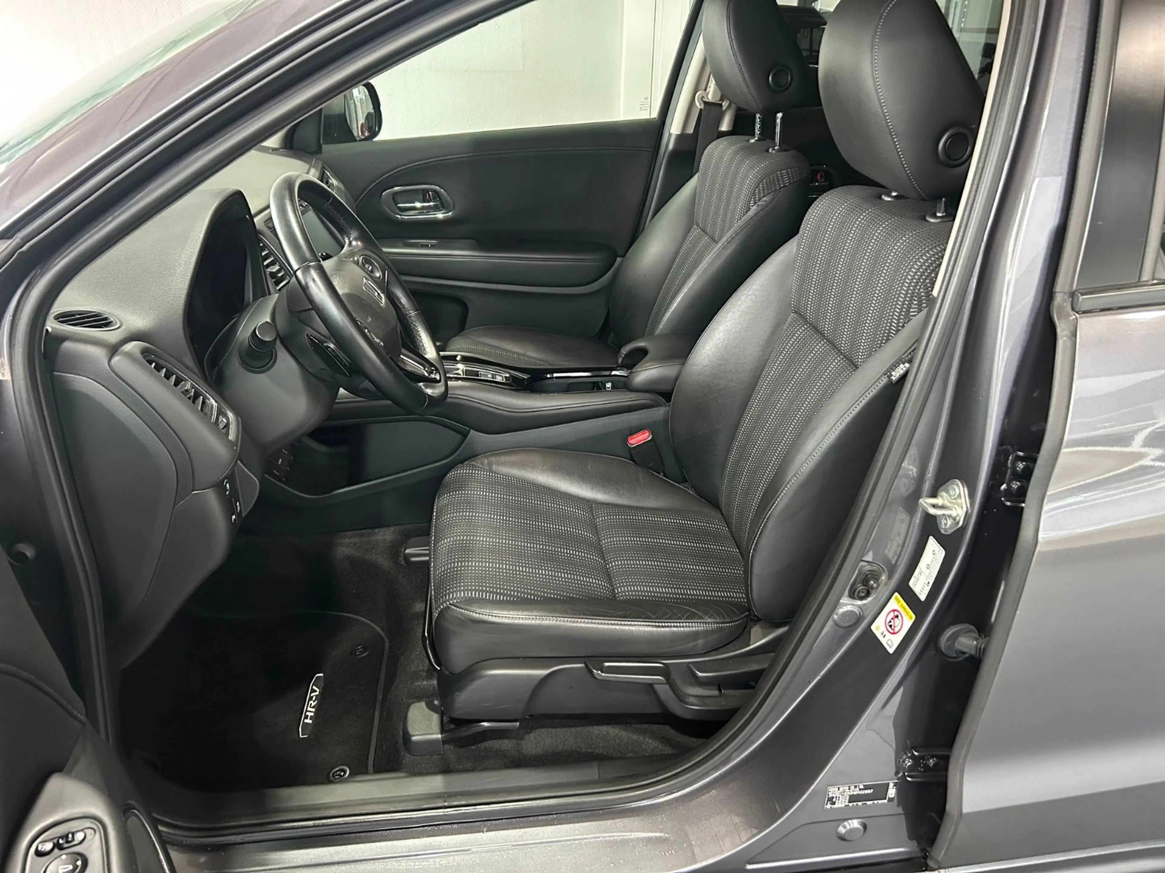 Honda HR-V 1.5 i-VTEC Executive Automatik Navi Pano — photo 8
