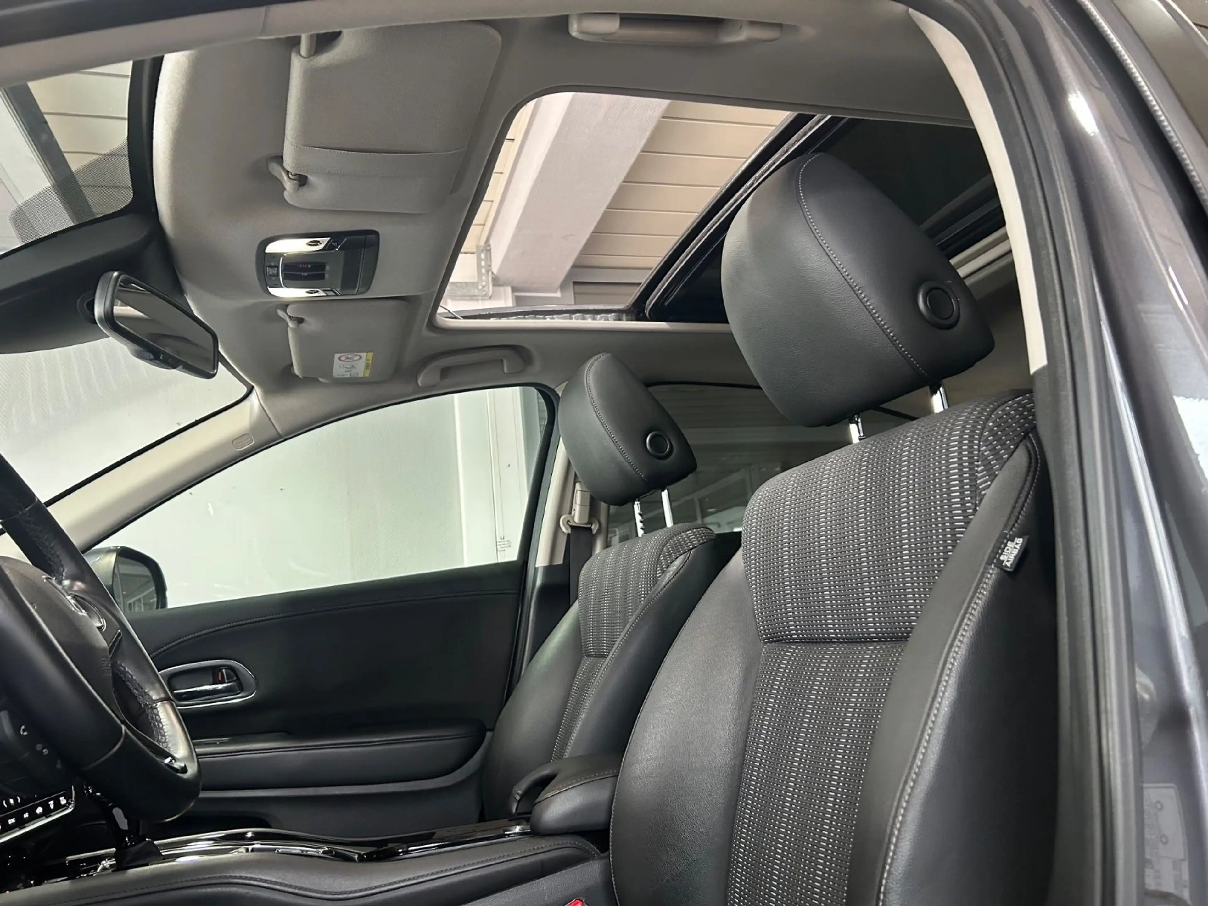 Honda HR-V 1.5 i-VTEC Executive Automatik Navi Pano — photo 9