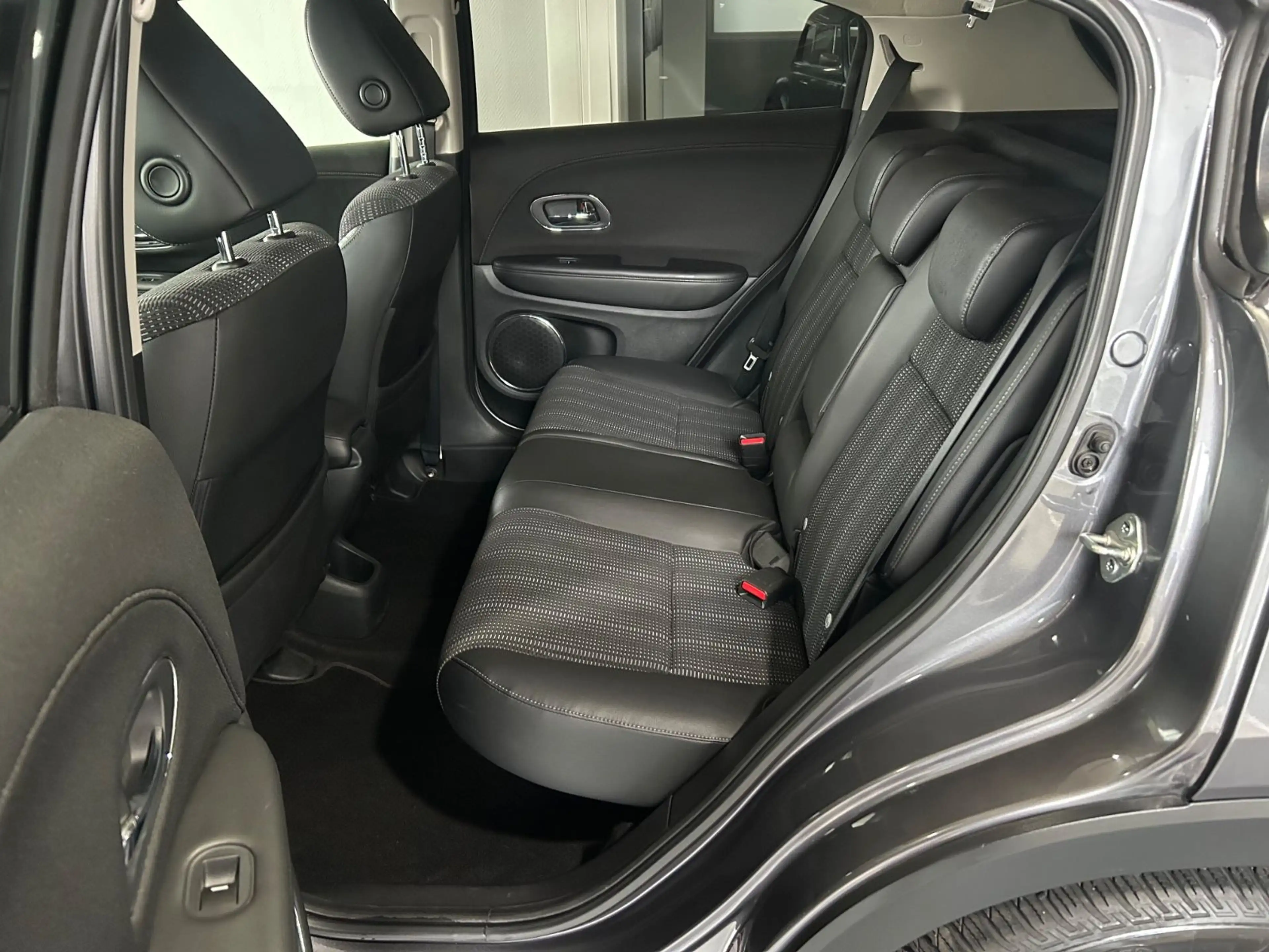 Honda HR-V 1.5 i-VTEC Executive Automatik Navi Pano — photo 7