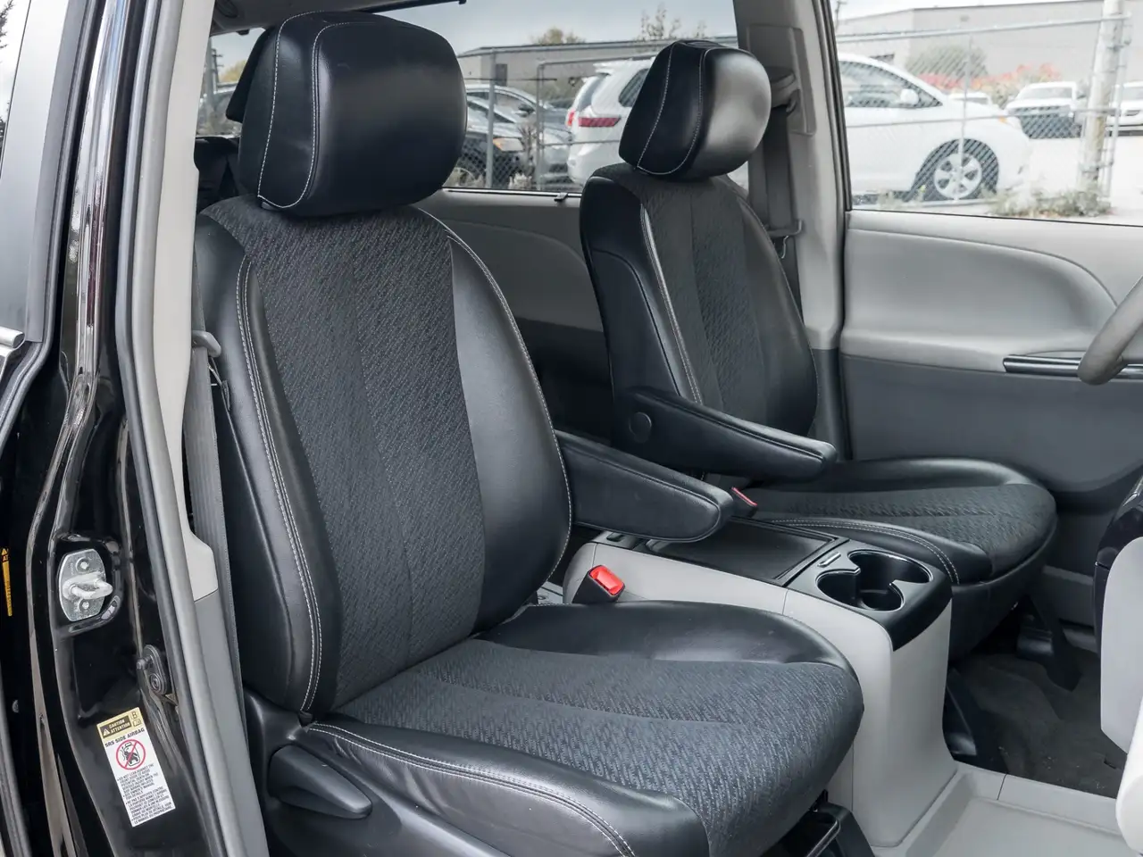 Toyota Sienna снимка Toyota Sienna