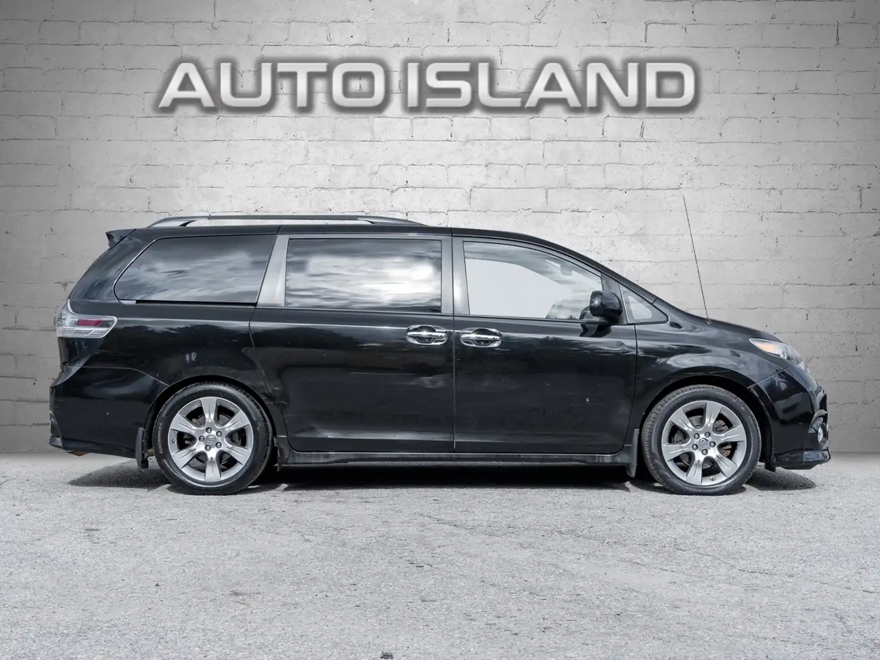 Toyota Sienna снимка Toyota Sienna