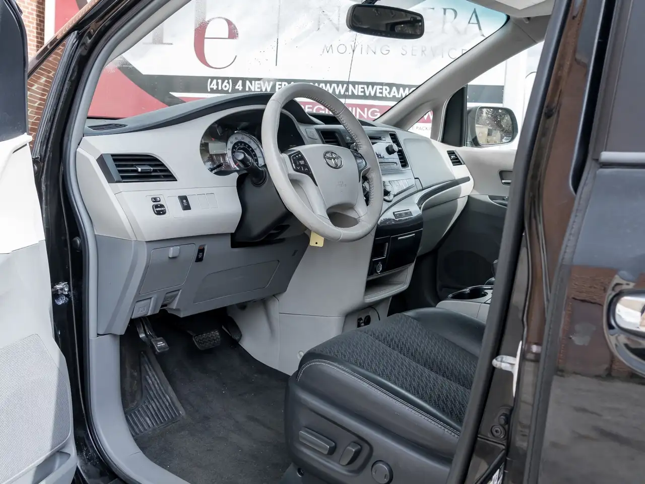 Toyota Sienna снимка Toyota Sienna