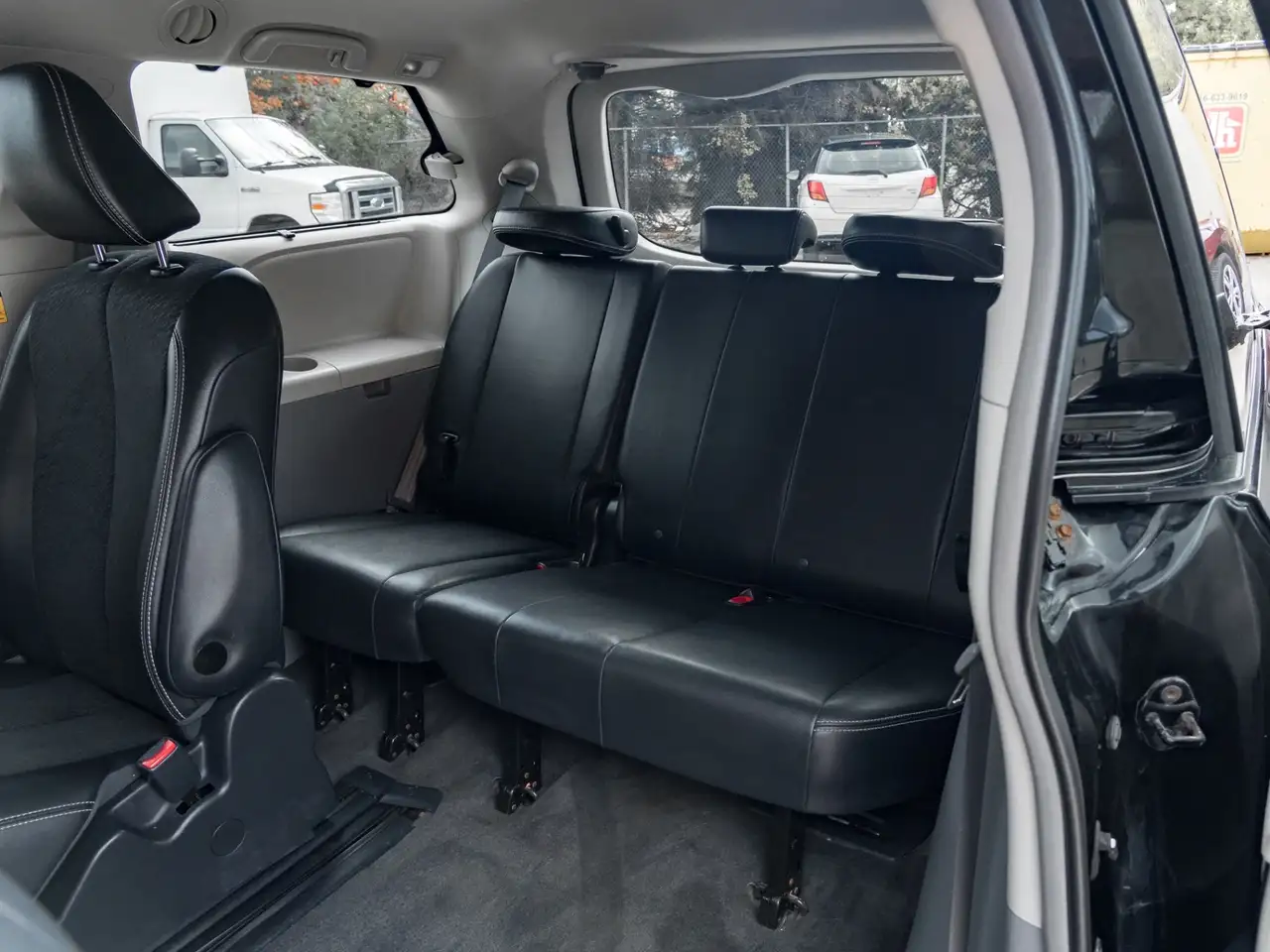 Toyota Sienna снимка Toyota Sienna