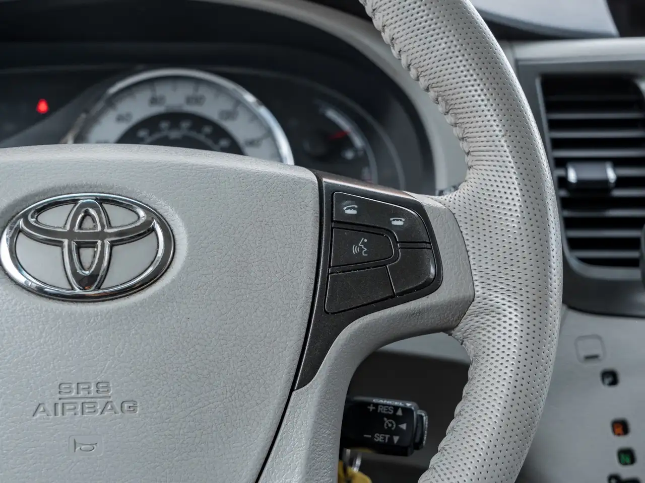 Toyota Sienna снимка Toyota Sienna
