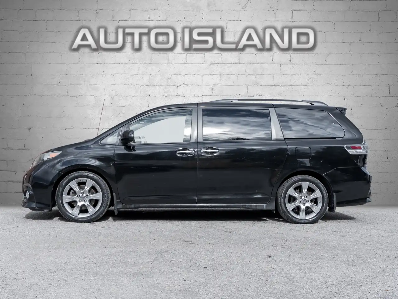 Toyota Sienna снимка Toyota Sienna