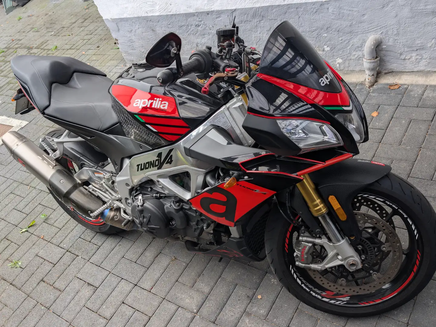Aprilia Tuono Noir - 1