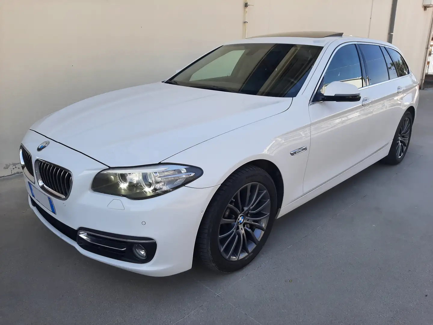 BMW 530 D Touring XDrive Luxury Bianco - 1