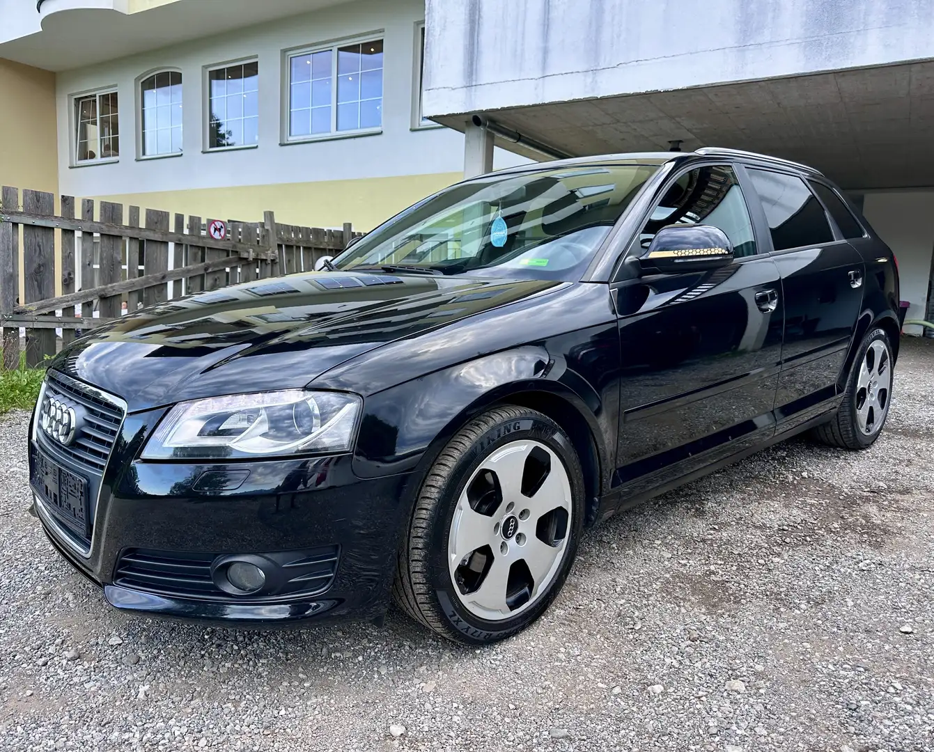 Audi A3 Sportback 1.9 tdie Attraction Schwarz - 1