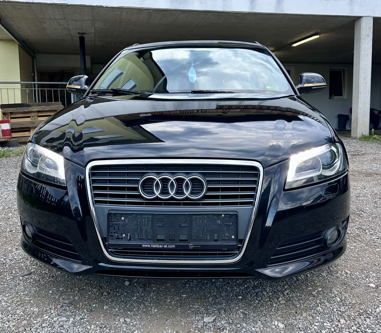 Audi A3 Sportback 1.9 tdie Attraction Schwarz - 2