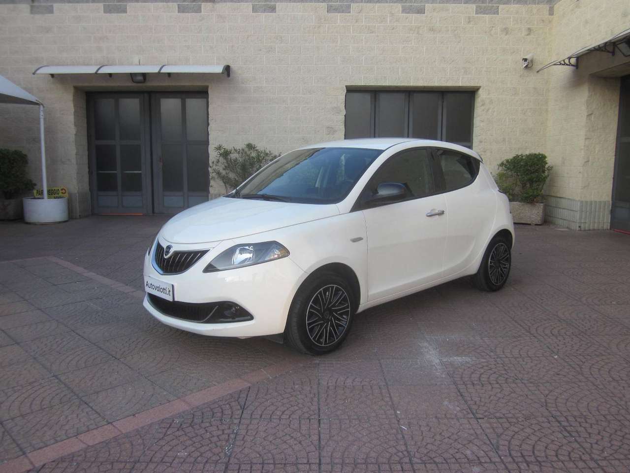 Lancia Ypsilon 1.0 firefly hybrid Gold Plus 5 Posti