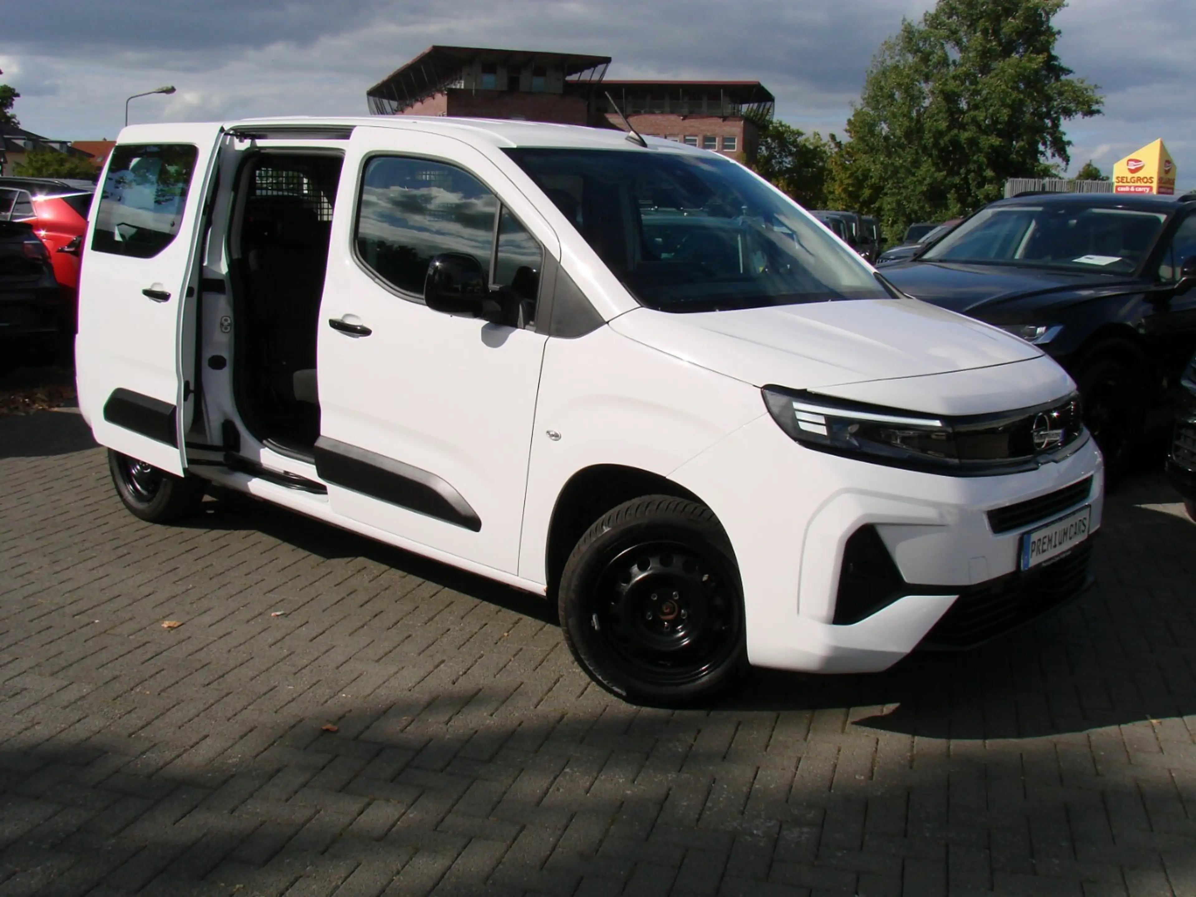 Opel Combo Life E 1.5L Edition XL N1 LED AHK Kamera 180° — photo 7